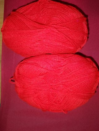 Ovillos de lana rojos. 5 nuevos,y regalo 2 empezad