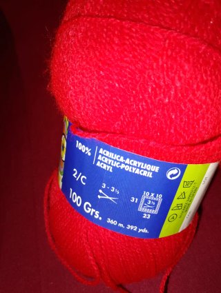Ovillos de lana rojos. 5 nuevos,y regalo 2 empezad