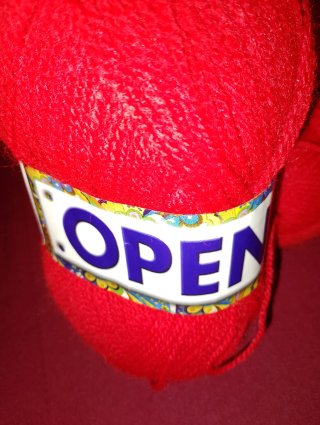 Ovillos de lana rojos. 5 nuevos,y regalo 2 empezad