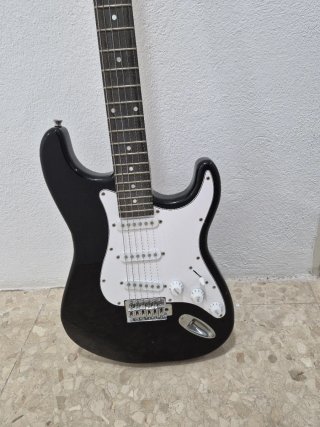 Guitarra Eléctrica Negra