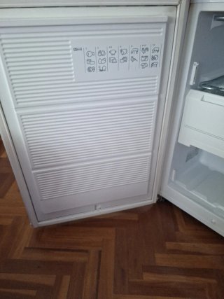 Congelador vertical EUROFROST pequeño