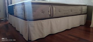 Cubre canapé beige y blanco