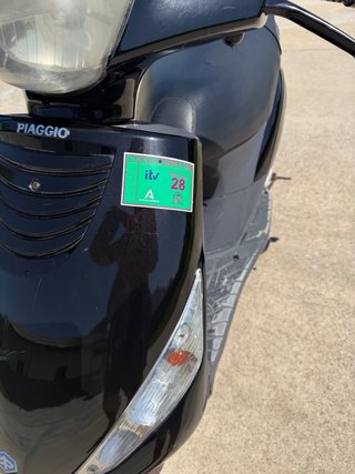 Ciclomotor Piaggio 49cc 4T Scooter Negro