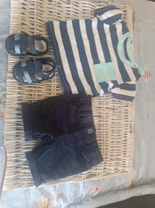Conjunto Bebé: Camiseta, pantalón y sandalias