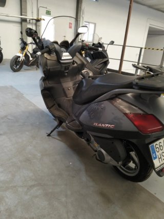 Piaggio Atlantic 125 Maxi Scooter