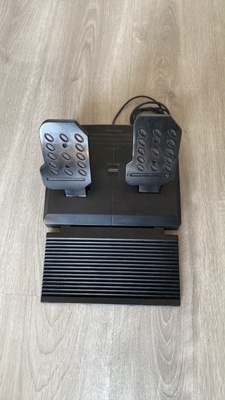 Volante y Pedales PS4 Hori
