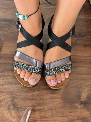 Sandalias cuña negras y plateadas