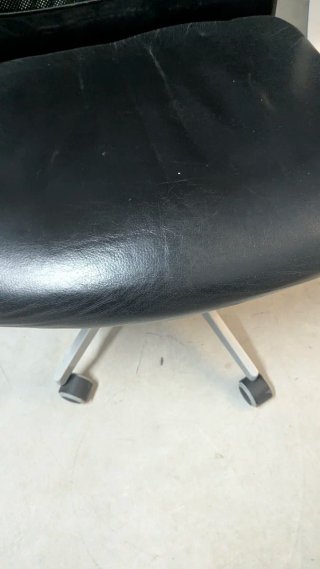 Silla de oficina negra