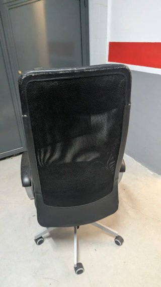 Silla de oficina negra