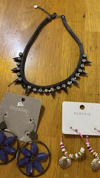 Lote bisutería: collar, pendientes y más
