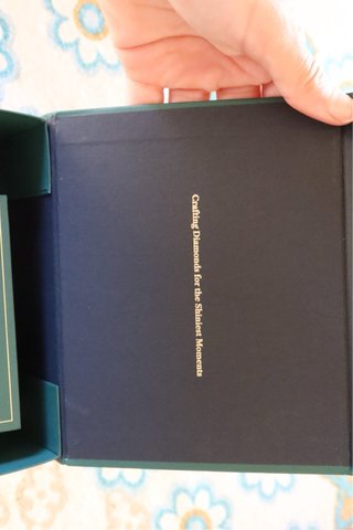 Reloj bañado en oro y diamantes con certificado