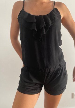Mono negro tirantes con volantes