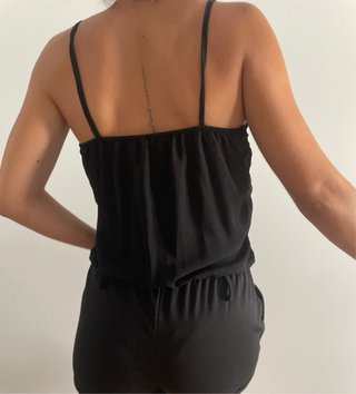 Mono negro tirantes con volantes