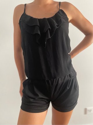 Mono negro tirantes con volantes