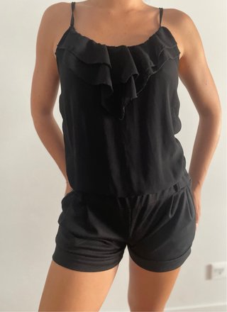 Mono negro tirantes con volantes