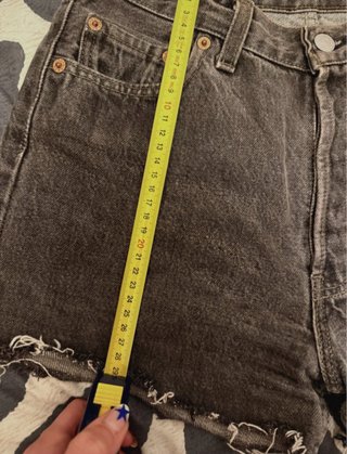 Shorts Levi's negro desgastado