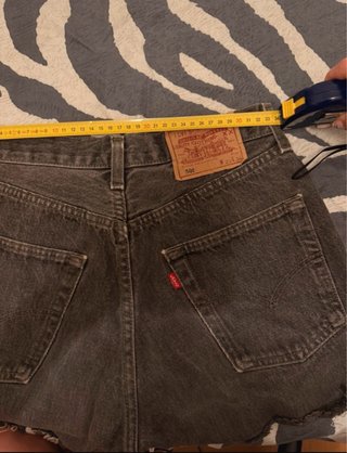 Shorts Levi's negro desgastado