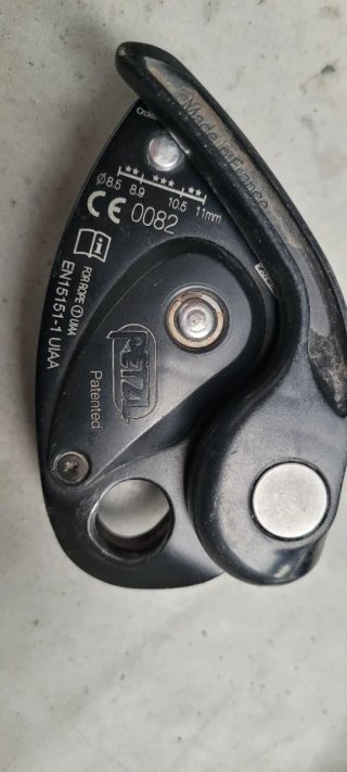 Asegurador Petzl Grigri