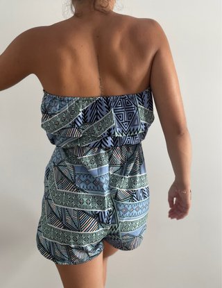 Mono corto estampado sin tirantes