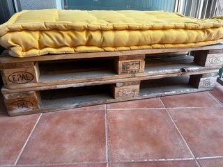 Sofá de Palets Amarillo