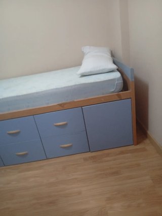 Cama con cajones y almacenaje