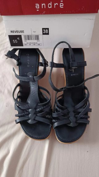 Sandalias de cuña alta Andre Negras Tira Trenzada