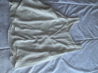Blusa blanca con volantes