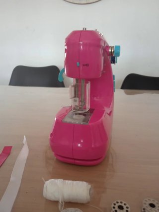 Máquina de coser de juguete Barbie