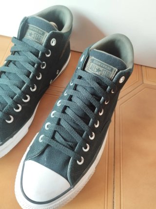 Zapatillas Converse Negras y Blancas