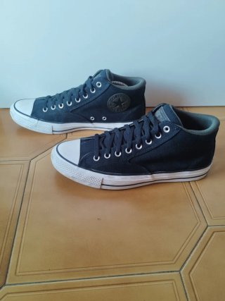 Zapatillas Converse Negras y Blancas