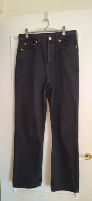 Pantalón vaquero negro de Zara talla 40