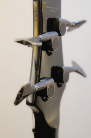 Bajo Ibanez SDGR SR1000E