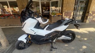 Honda X-ADV 750 - 11.000 km solo venta