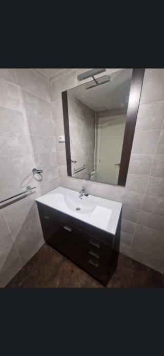 Conjunto Mueble baño con lavabo y espejo con luz
