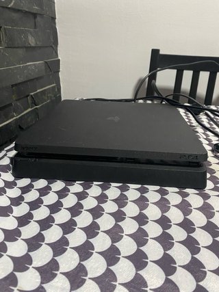 PS4 Slim Negra + Mando Nacon
