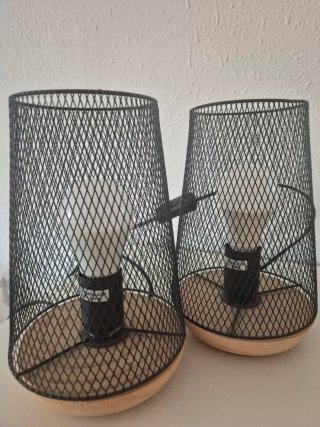 Lámparas de mesa metálicas y madera
