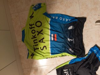 Bicicleta Orbea Sport Negra Regalo toda esta ropa.