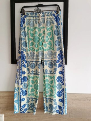 Pantalón Zara estampado azul y verde