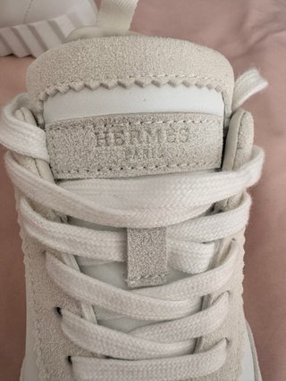 Deportivas beige y blancas