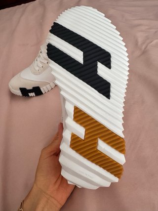 Deportivas beige y blancas