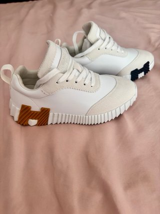 Deportivas beige y blancas