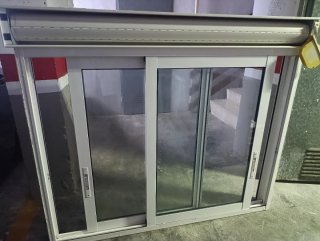Ventana corredera aluminio con persiana