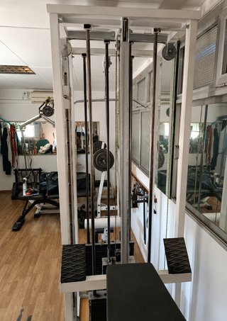 Máquina multiestación gimnasio con banco