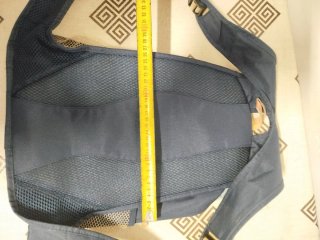 Mochila azul con diseño de ciudad