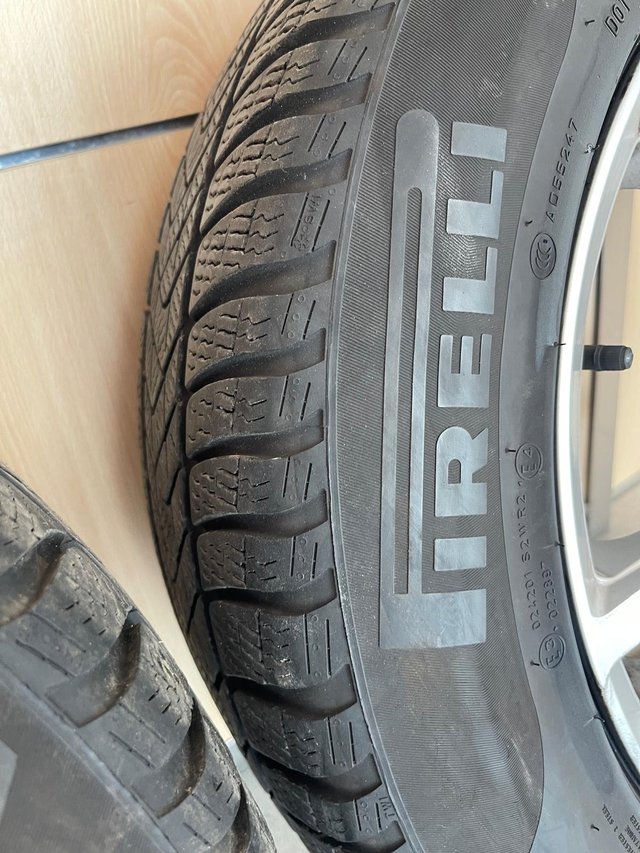 Llantas Dezent 17'' con neumáticos Pirelli