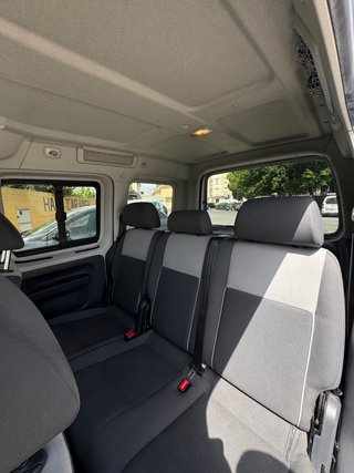 Volkswagen Caddy 2011