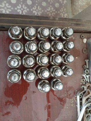 Tuercas Rueda Mitsubishi Montero V60.