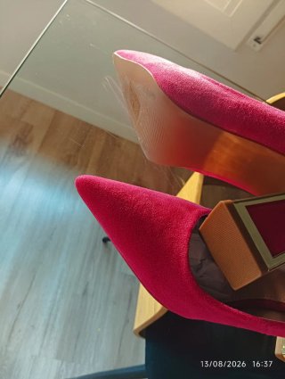 Zapatos Fucsia con tacón Dorado talla 38