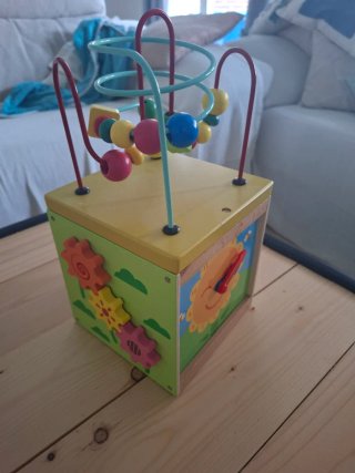 Cubo de actividades para bebés