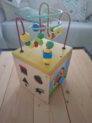Cubo de actividades para bebés